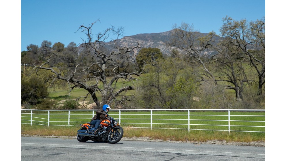 Harley-Davidson Softail Breakout 117 - Obrázek 13