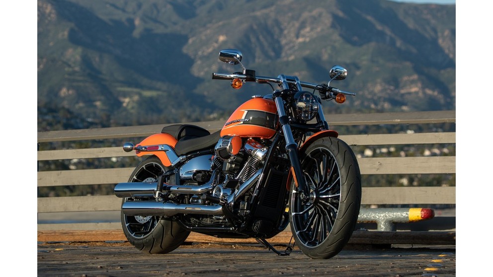 Harley-Davidson Softail Breakout 117 - Obrázek 11