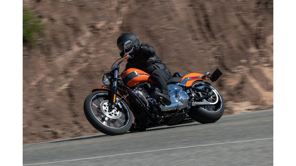 Harley-Davidson Softail Breakout 117 - Obrázek 15