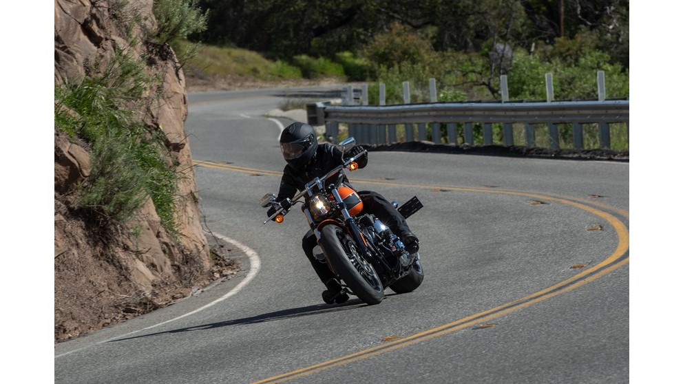 Harley-Davidson Softail Breakout 117 - Obraz 17