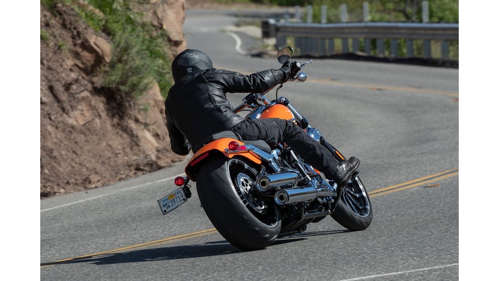Harley-Davidson Softail Breakout 117 - Obrázek 22