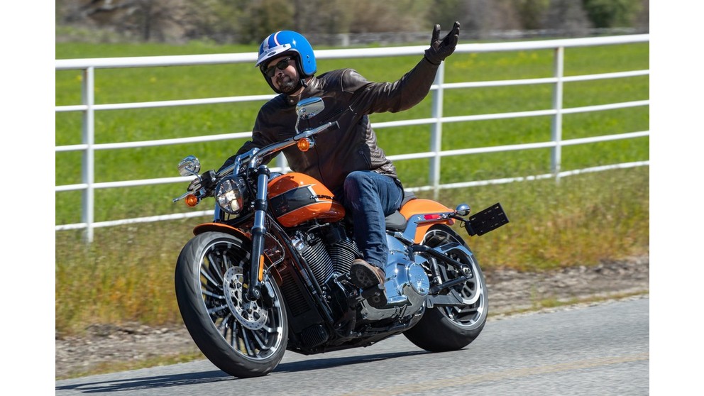 Harley-Davidson Softail Breakout 117 - Imagem 6