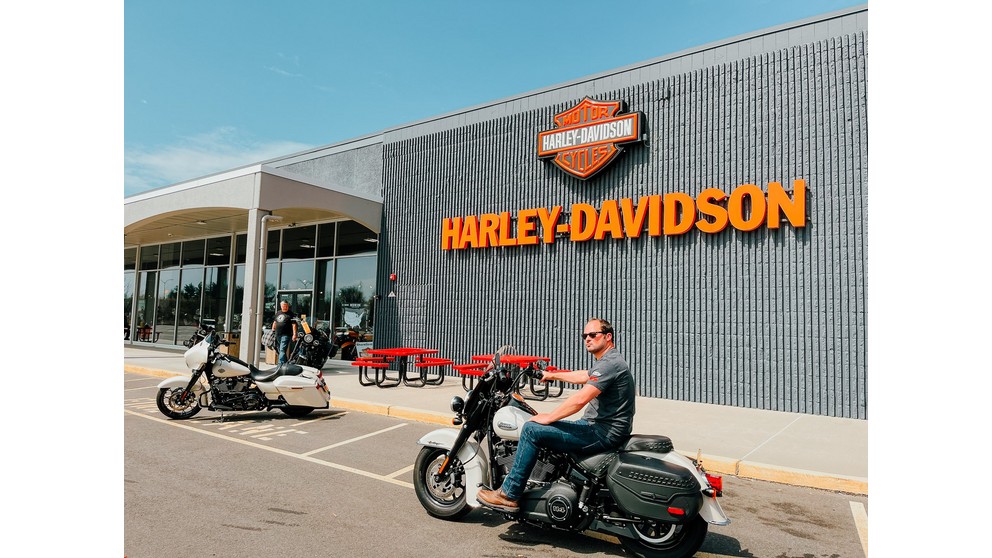 Harley-Davidson Softail Heritage Classic 114 FLHCS - Bild 18