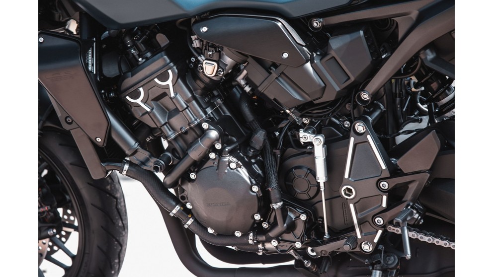 Honda CB1000R Black Edition - Resim 11
