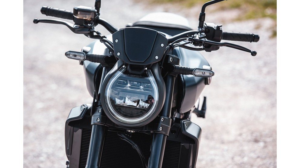 Honda CB1000R Black Edition - Imagen 16