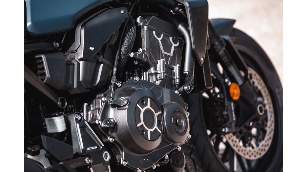 Honda CB1000R Black Edition - Obrázok 22