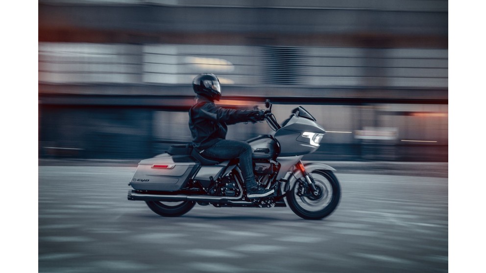 Harley-Davidson CVO Street Glide FLHXSE - Obrázok 18