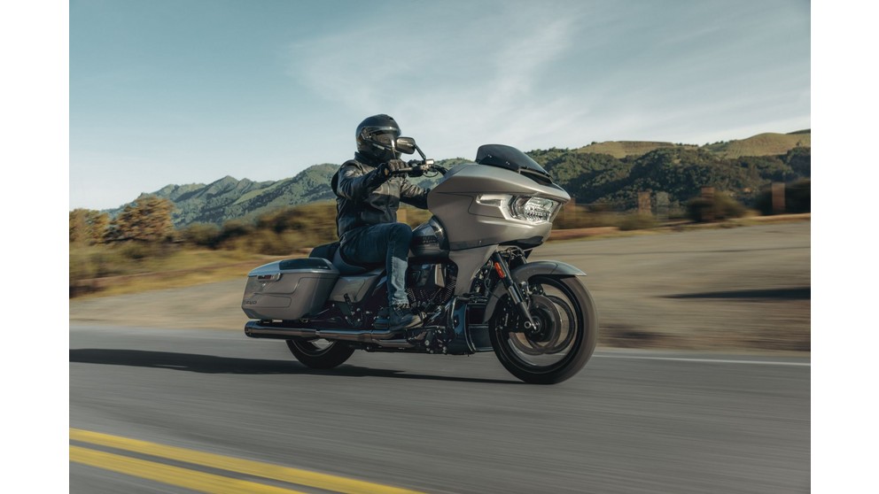 Harley-Davidson CVO Road Glide FLTRXSE  - Obrázek 12