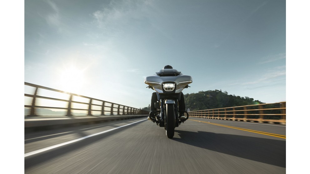 Harley-Davidson CVO Road Glide FLTRXSE  - Obraz 14