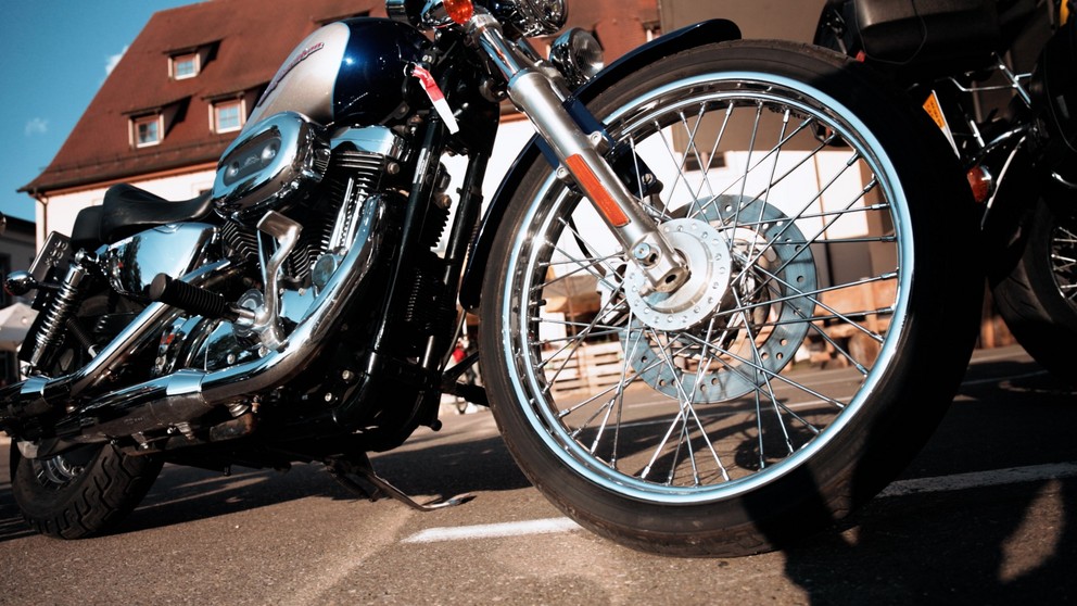 Harley-Davidson Sportster XL 1200C Custom - Image 10