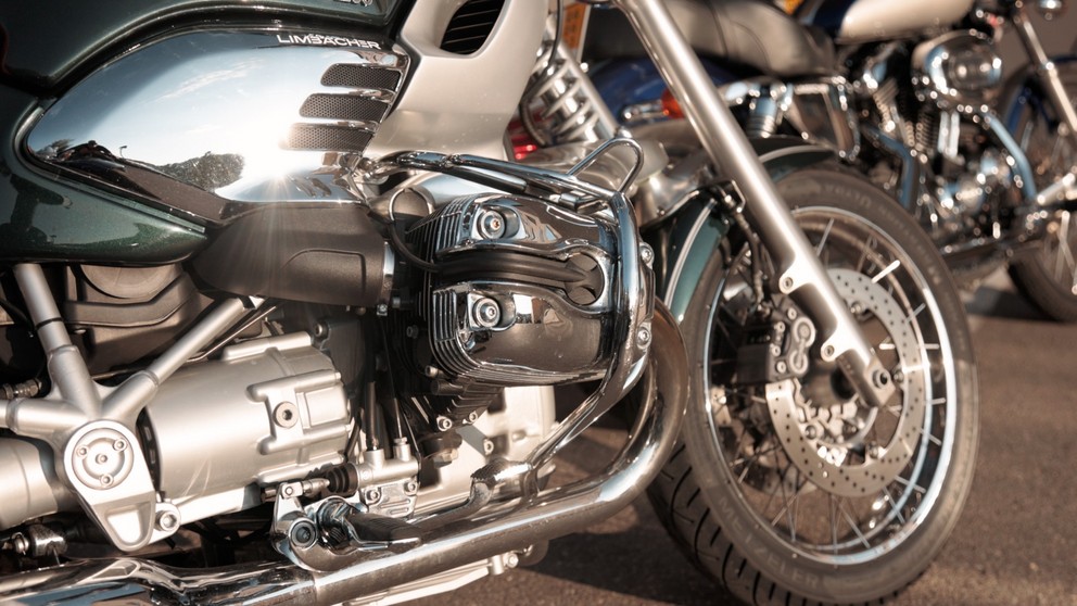 Harley-Davidson Sportster XL 1200C Custom - Image 21