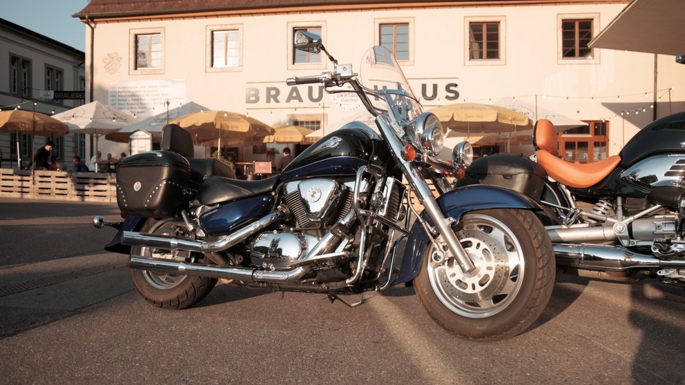 Harley-Davidson Sportster XL 1200C Custom - Image 23