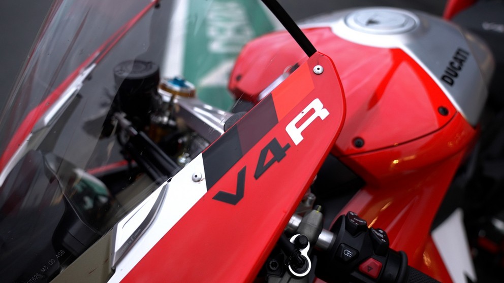 Ducati Panigale V4 R - Imagem 24