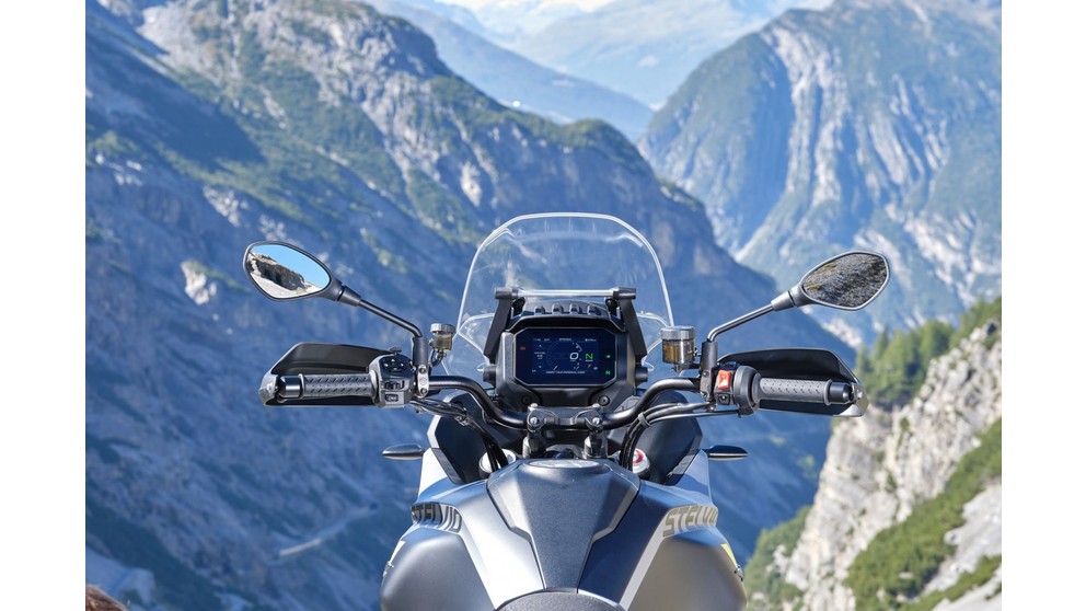 Moto Guzzi V7 Stone Corsa - Слика 24