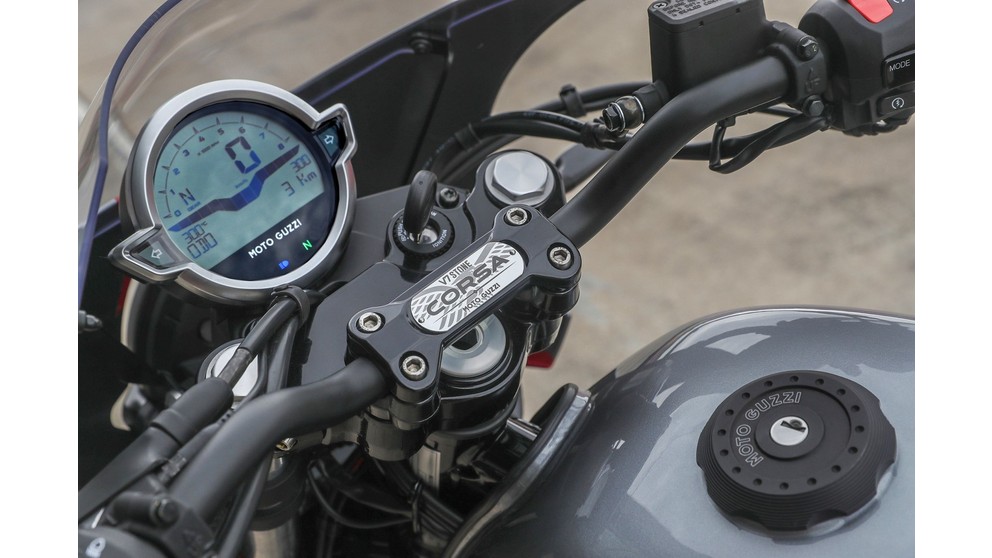 Moto Guzzi V7 Stone Corsa - Immagine 14