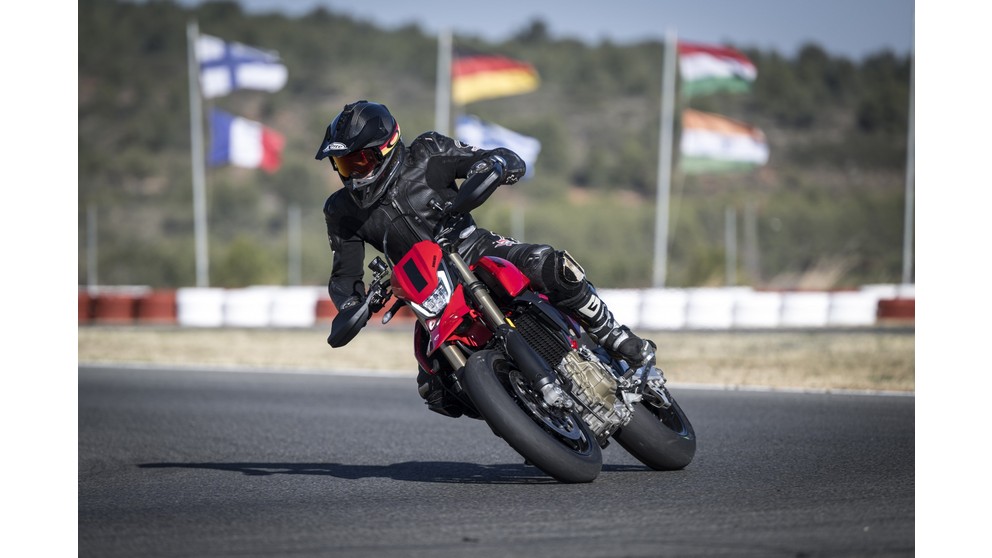 Ducati Hypermotard 698 Mono - Resim 17
