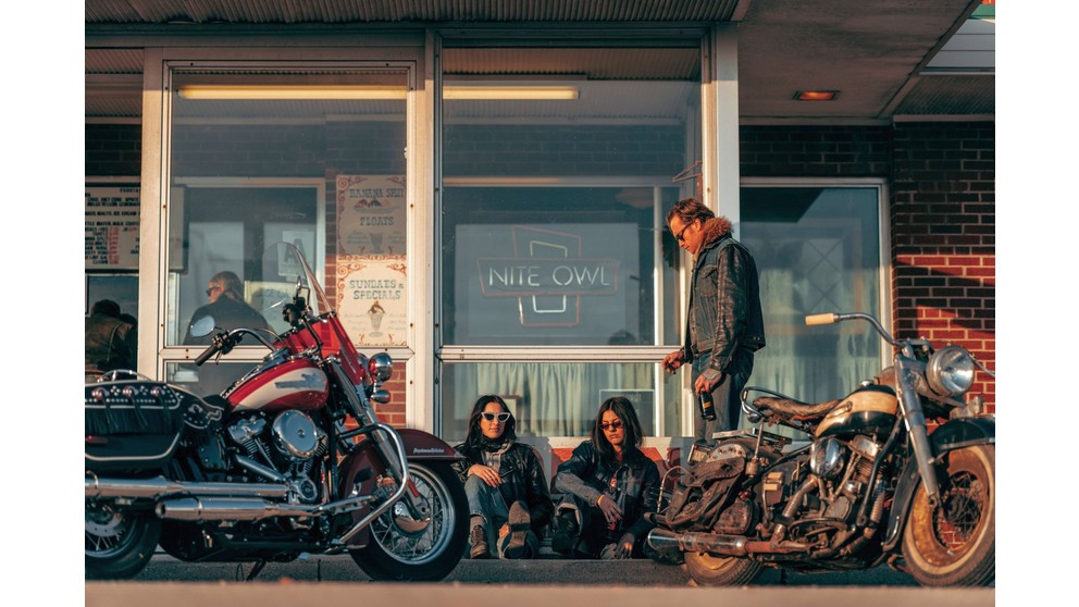 Harley-Davidson Hydra Glide Revival - Imagem 13