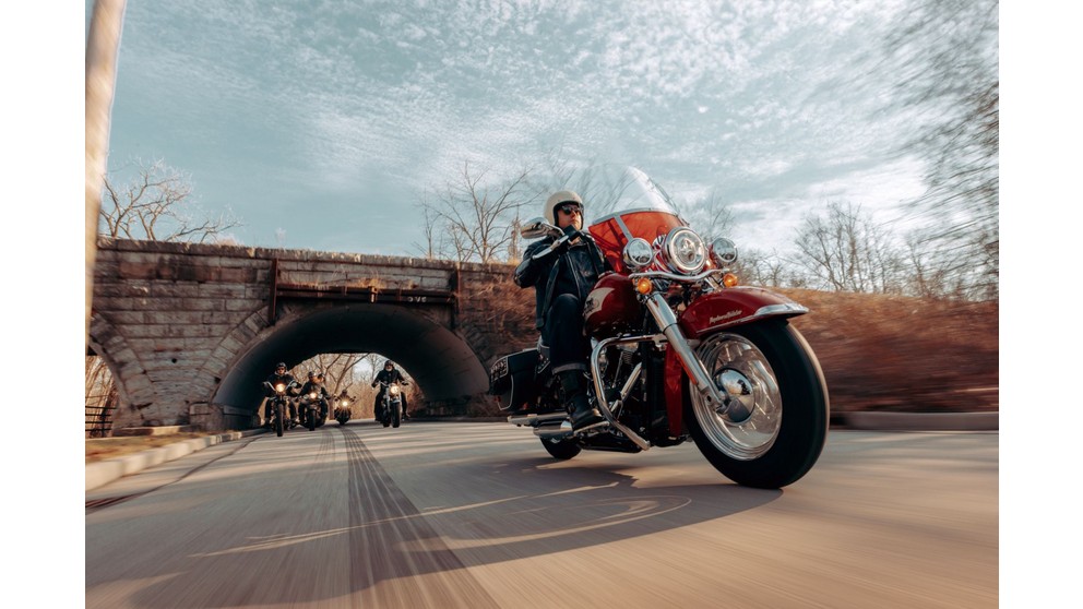 Harley-Davidson Hydra Glide Revival - Imagem 14
