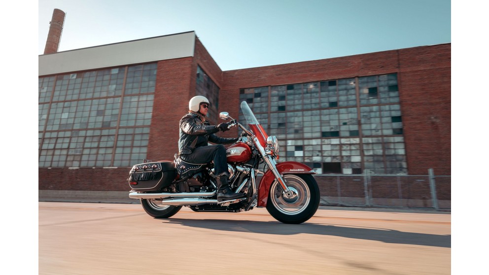 Harley-Davidson Hydra Glide Revival - Imagem 9