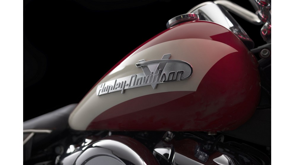 Harley-Davidson Hydra Glide Revival - Imagem 15