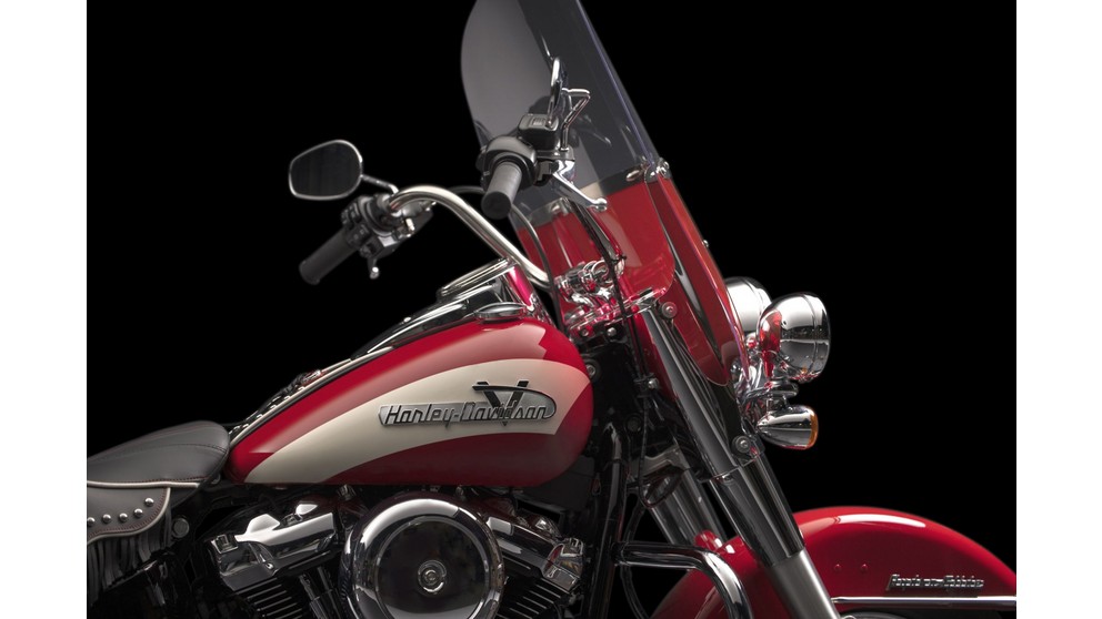 Harley-Davidson Hydra Glide Revival - Imagem 19