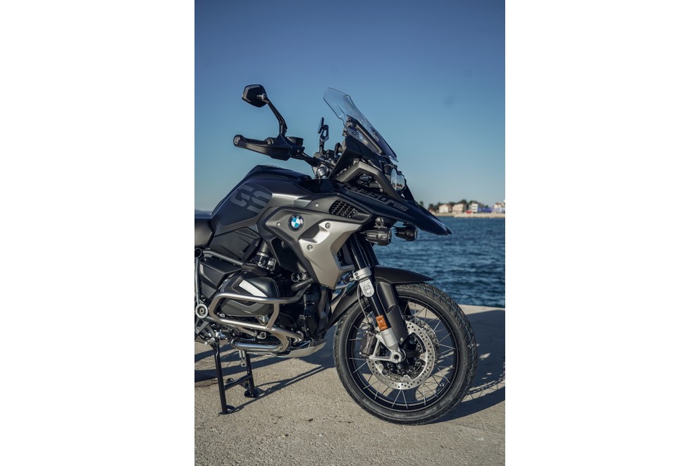 BMW R 1250 GS vs. Ducati Multistrada V4 S Comparison Test - Image 15