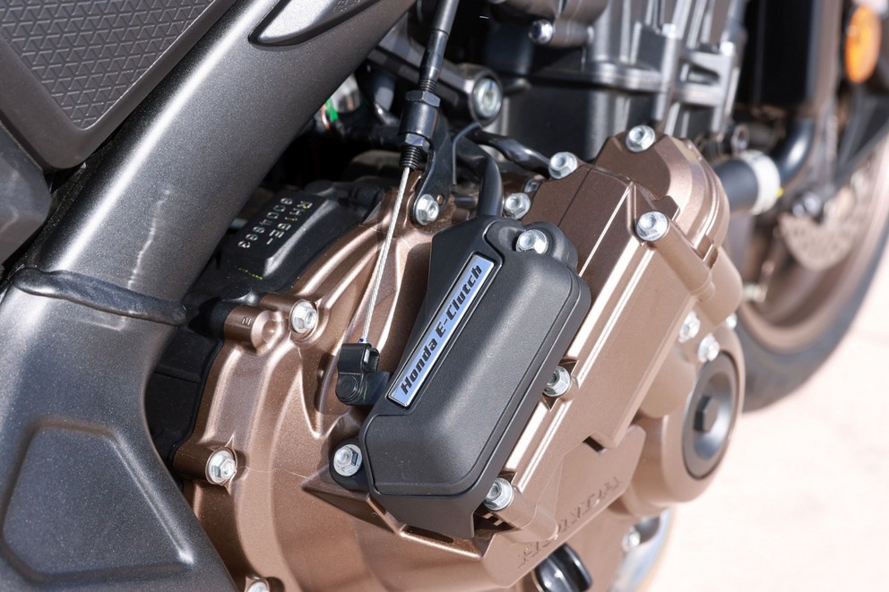 Honda CB650R E-Clutch 2024 Test - Bild 23