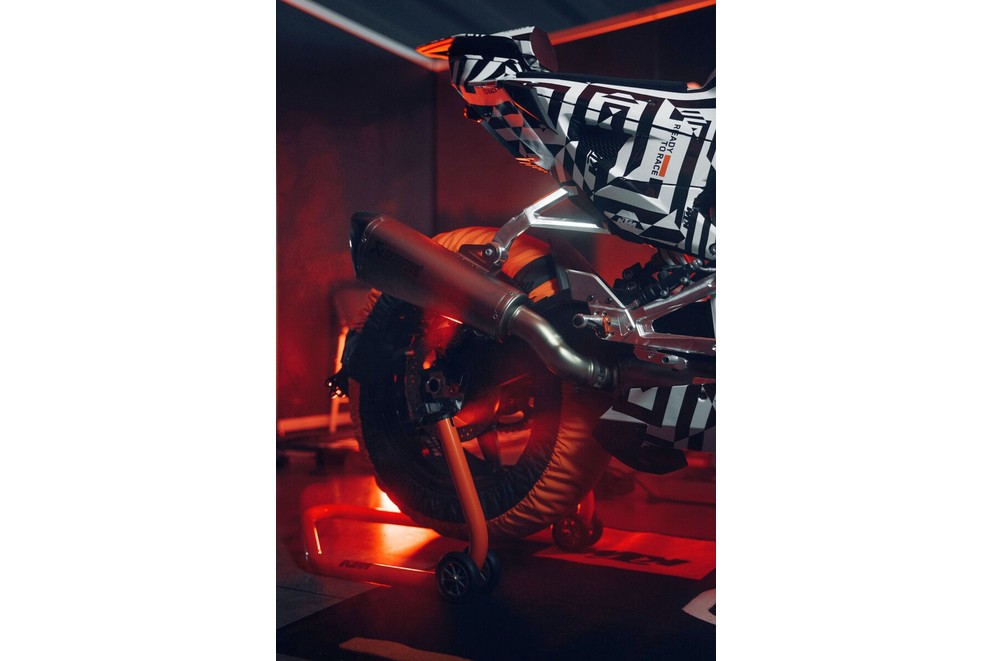 KTM 990 RC R - finalmente a moto desportiva puro-sangue para a estrada! - Imagem 42