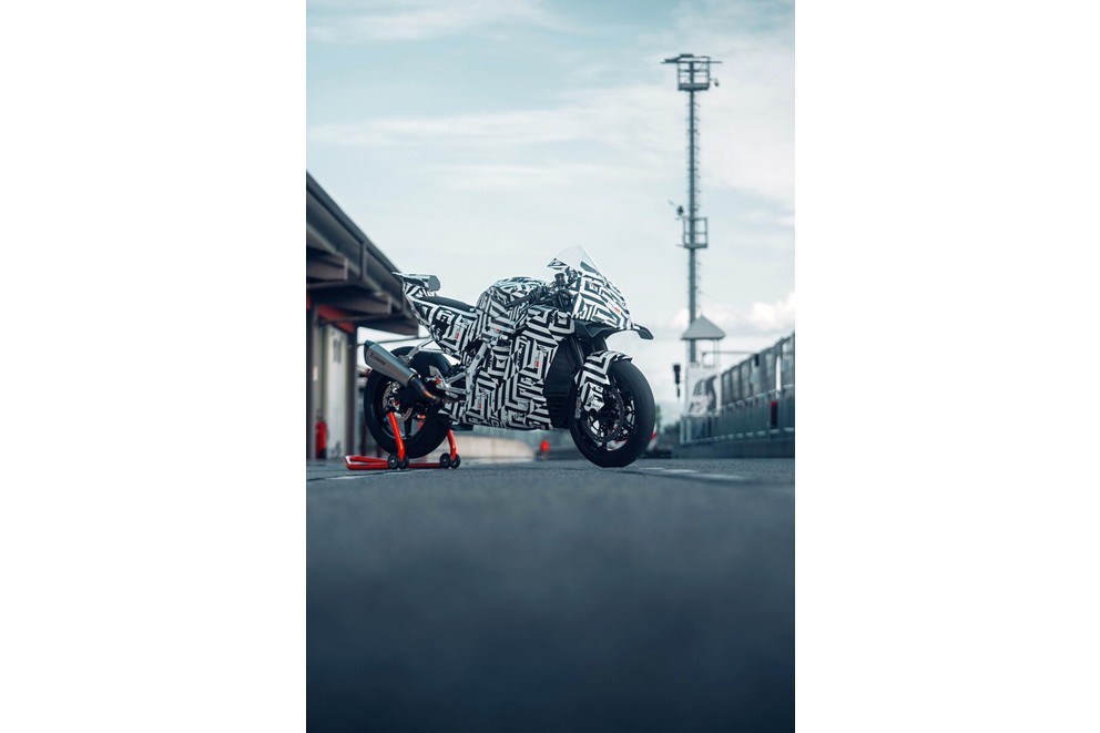 KTM 990 RC R - nihayet yol için safkan spor motosiklet! - Resim 44
