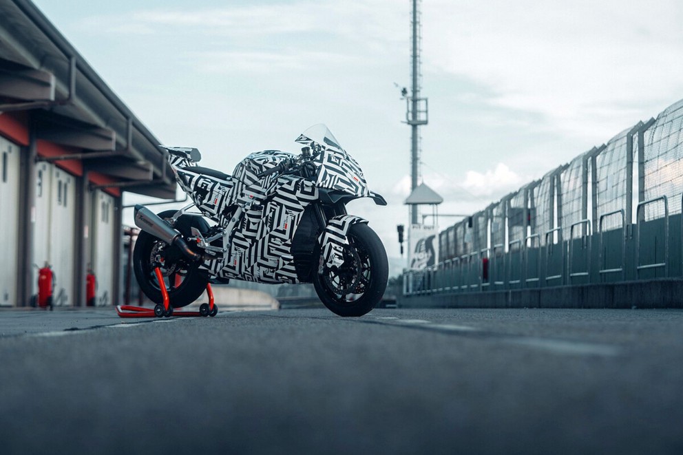 KTM 990 RC R - konečně čistokrevný sportovní motocykl na silnici! - Obrázek 16
