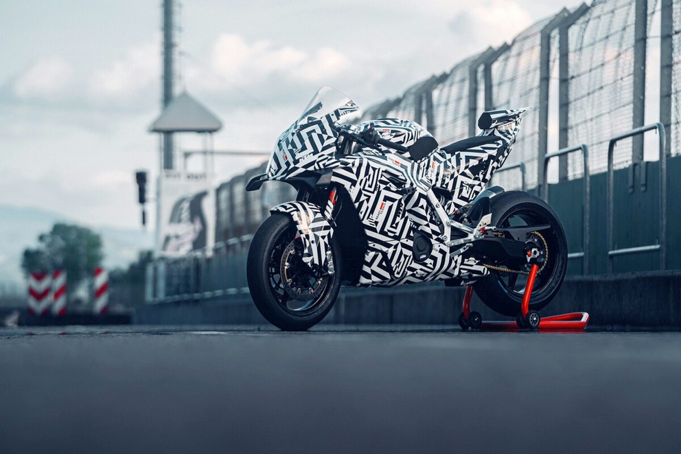 KTM 990 RC R - nihayet yol için safkan spor motosiklet! - Resim 39