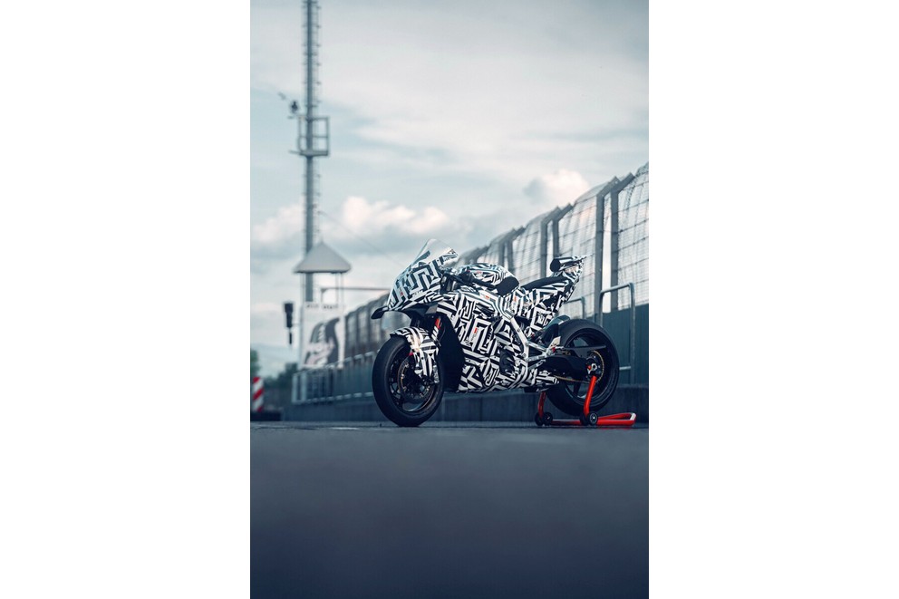 KTM 990 RC R - nihayet yol için safkan spor motosiklet! - Resim 6