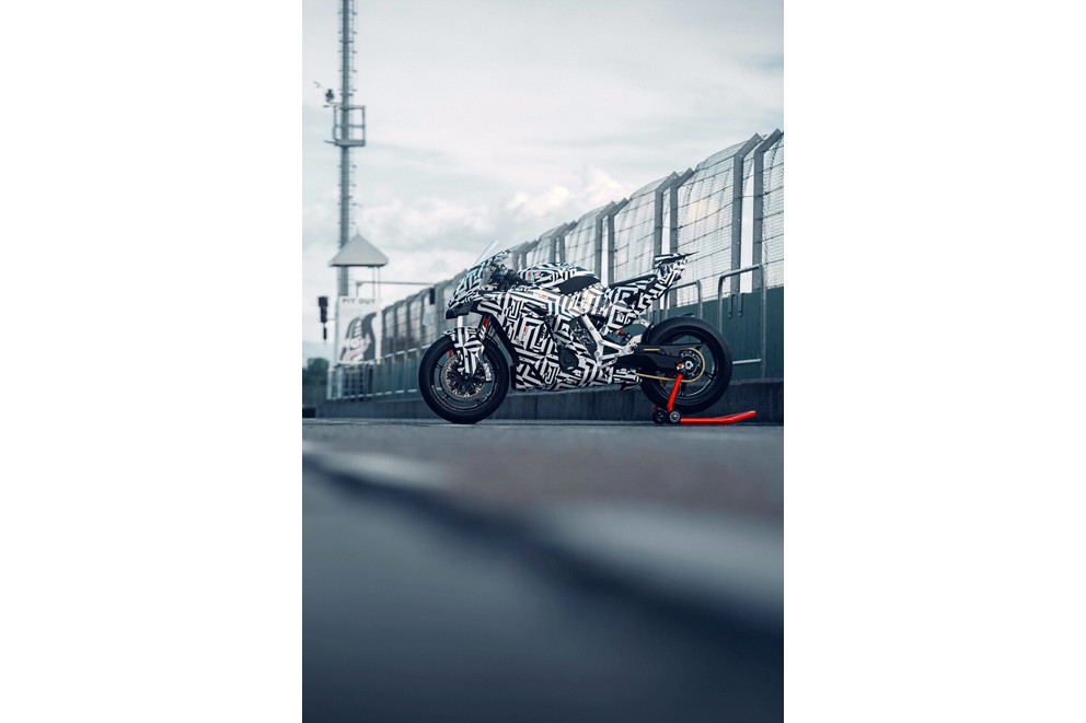 KTM 990 RC R - nihayet yol için safkan spor motosiklet! - Resim 4