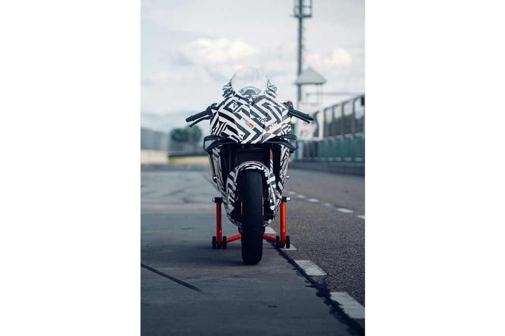 KTM 990 RC R: ¡por fin la moto deportiva de pura sangre para la carretera! - Imagen 43