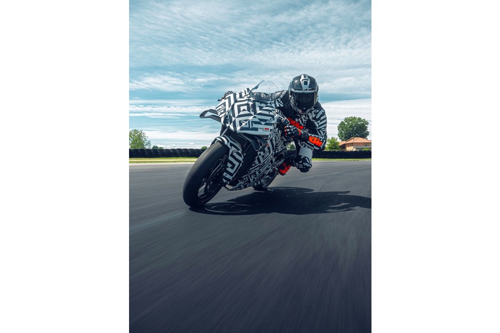 KTM 990 RC R - nihayet yol için safkan spor motosiklet! - Resim 23
