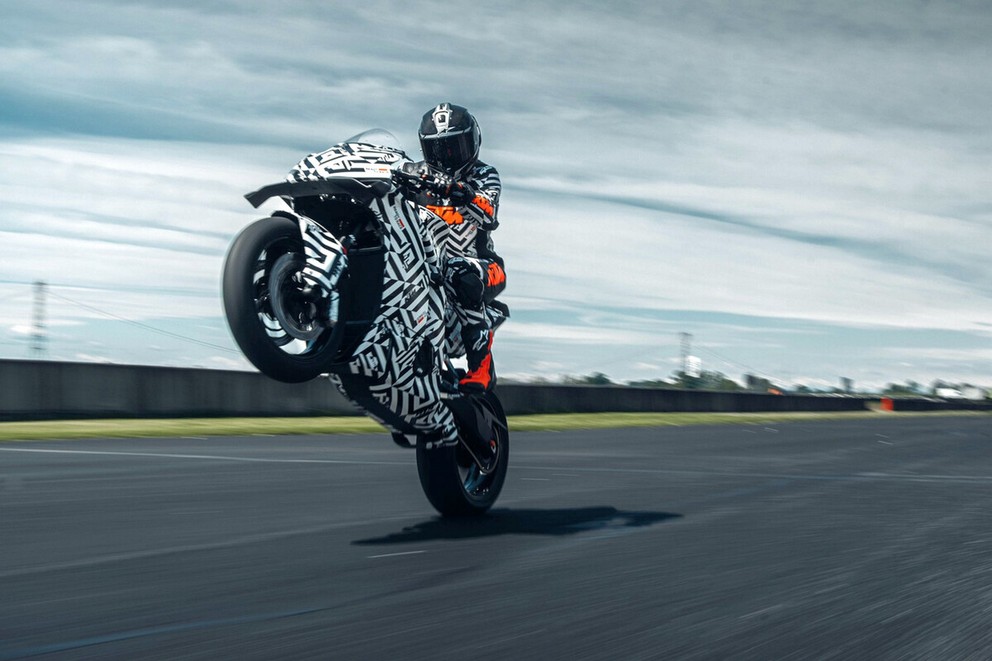 KTM 990 RC R - finally the thoroughbred sports bike for the road! - Image 13