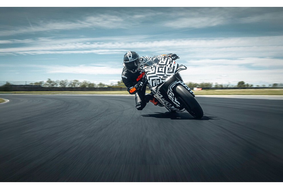 KTM 990 RC R - nihayet yol için safkan spor motosiklet! - Resim 9