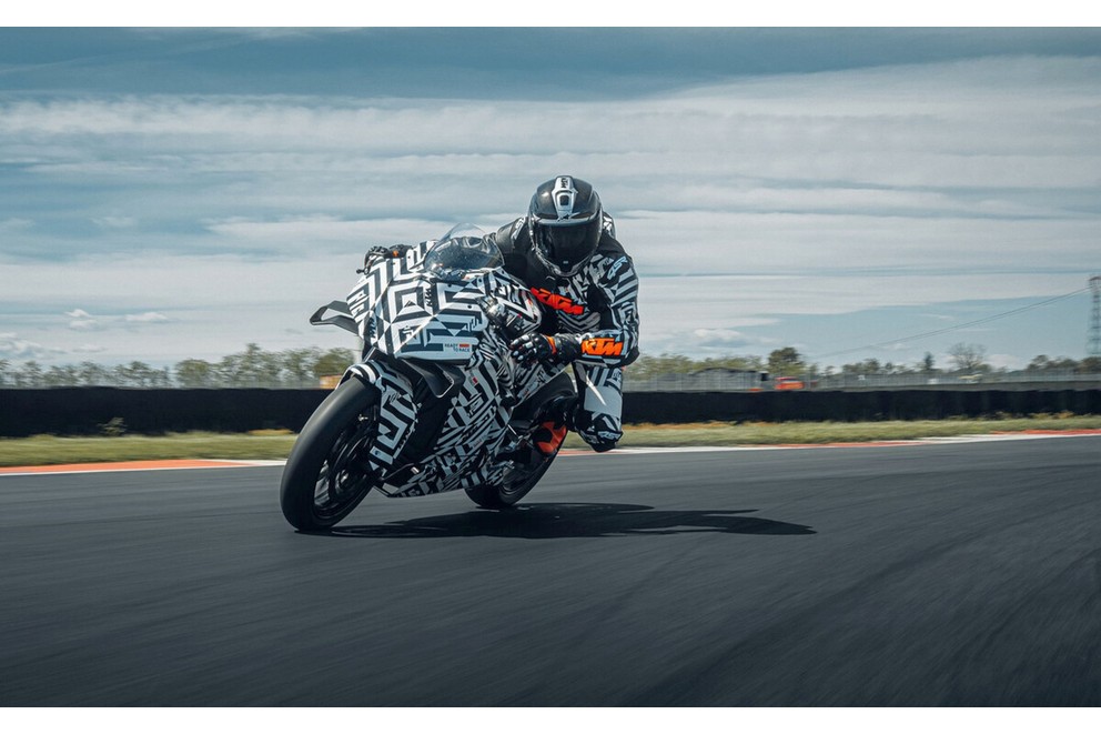 KTM 990 RC R - konečně čistokrevný sportovní motocykl na silnici! - Obrázek 35