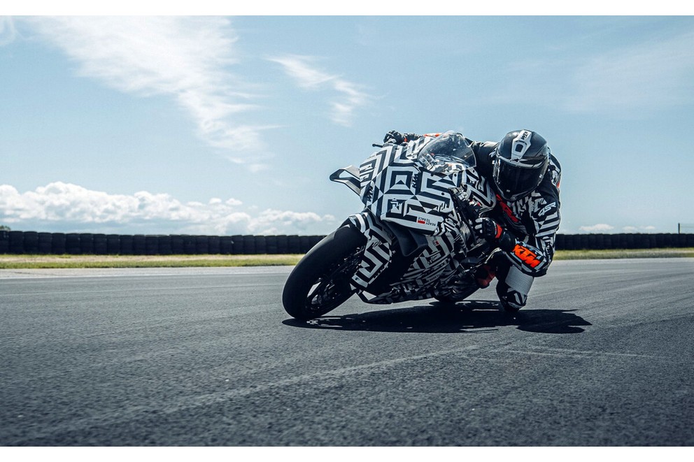 KTM 990 RC R - konečně čistokrevný sportovní motocykl na silnici! - Obrázek 25