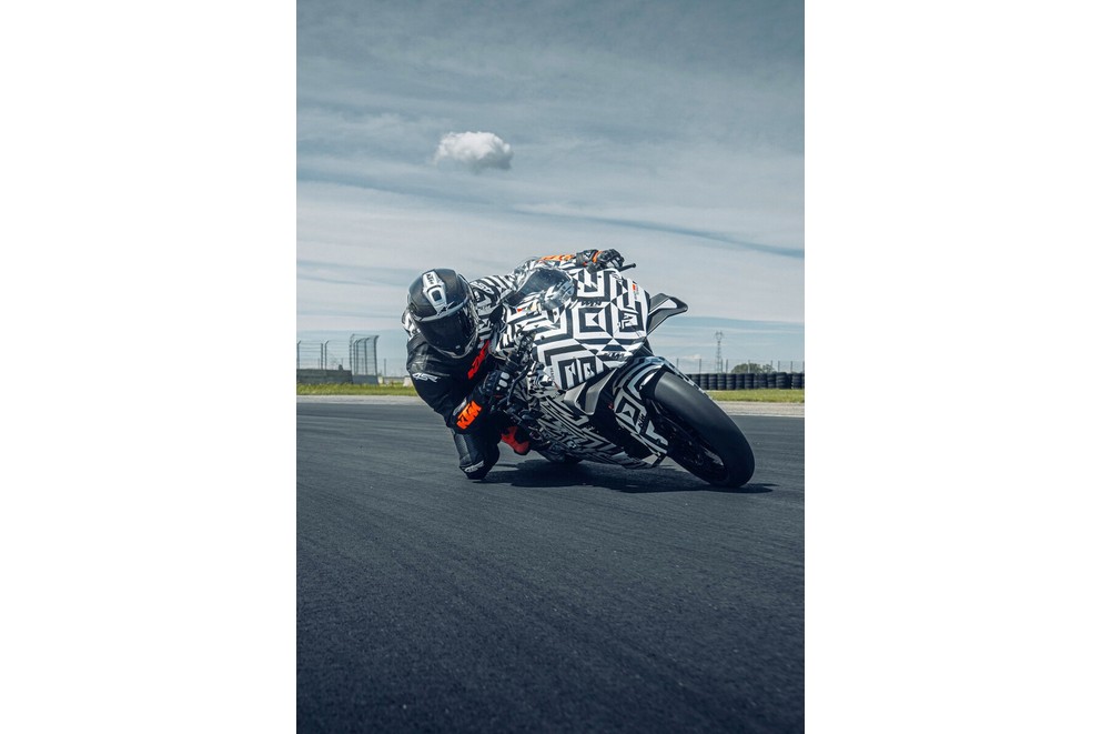 KTM 990 RC R - nihayet yol için safkan spor motosiklet! - Resim 18