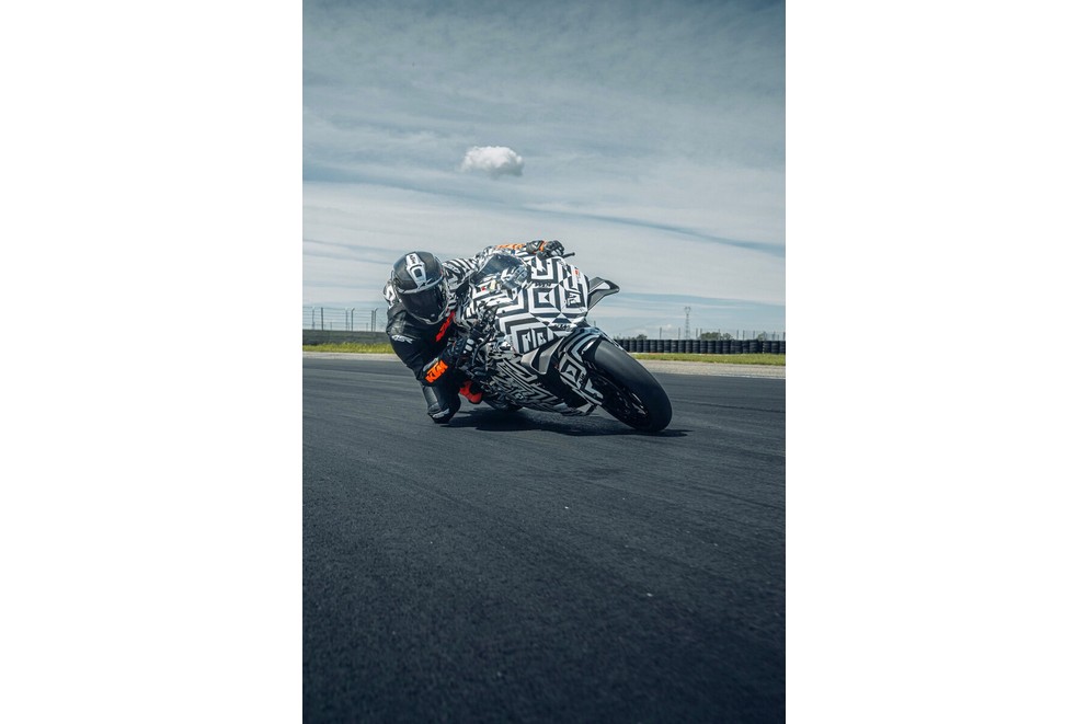 KTM 990 RC R - nihayet yol için safkan spor motosiklet! - Resim 11
