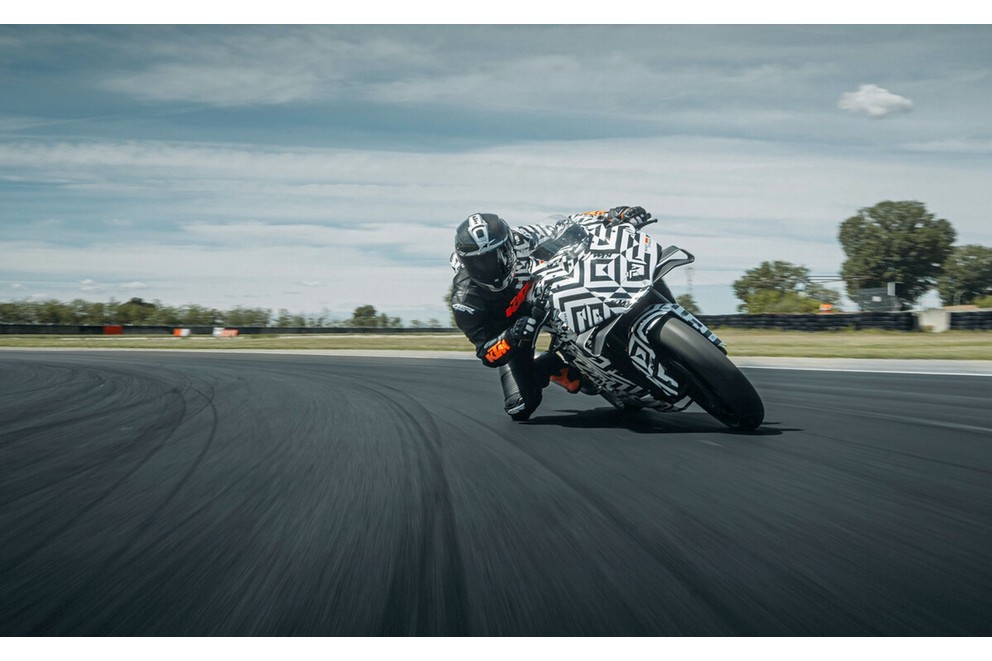 KTM 990 RC R: ¡por fin la moto deportiva de pura sangre para la carretera! - Imagen 28