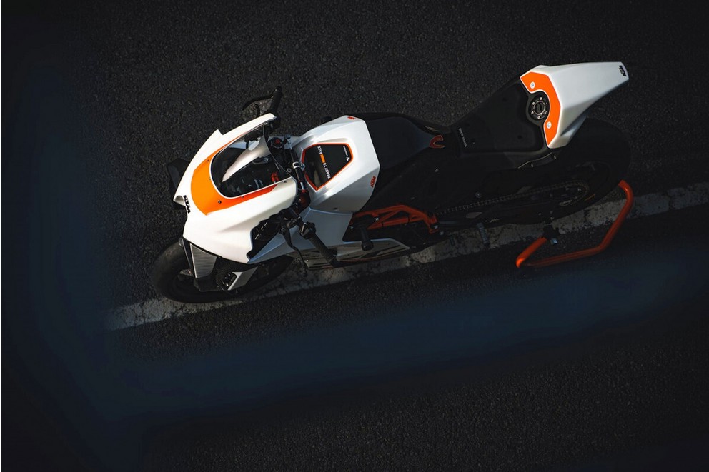 KTM RC 8C Test 2024 - opravdu "připraven k závodění"? - Obrázek 19
